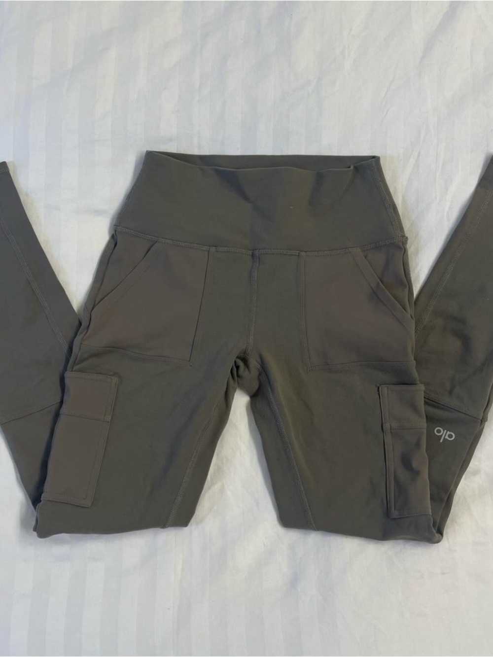 ALO Yoga High-Waist Cargo Leggings